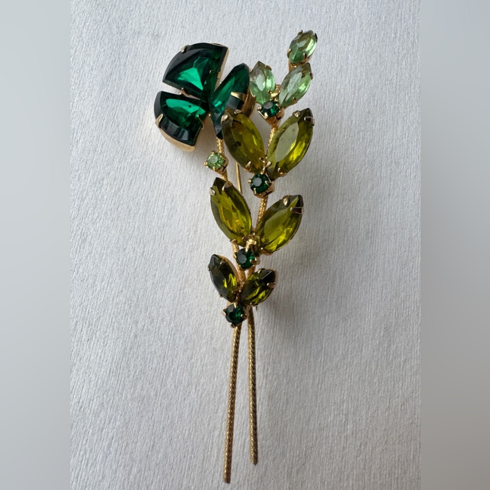 Vintage D&E Juliana Delizza Elster Faux Emer Peridot Rhinestone Green Brooch